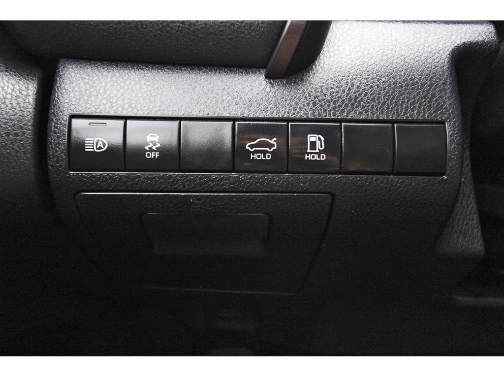 Used 2020 Toyota Camry SE FWD image 19