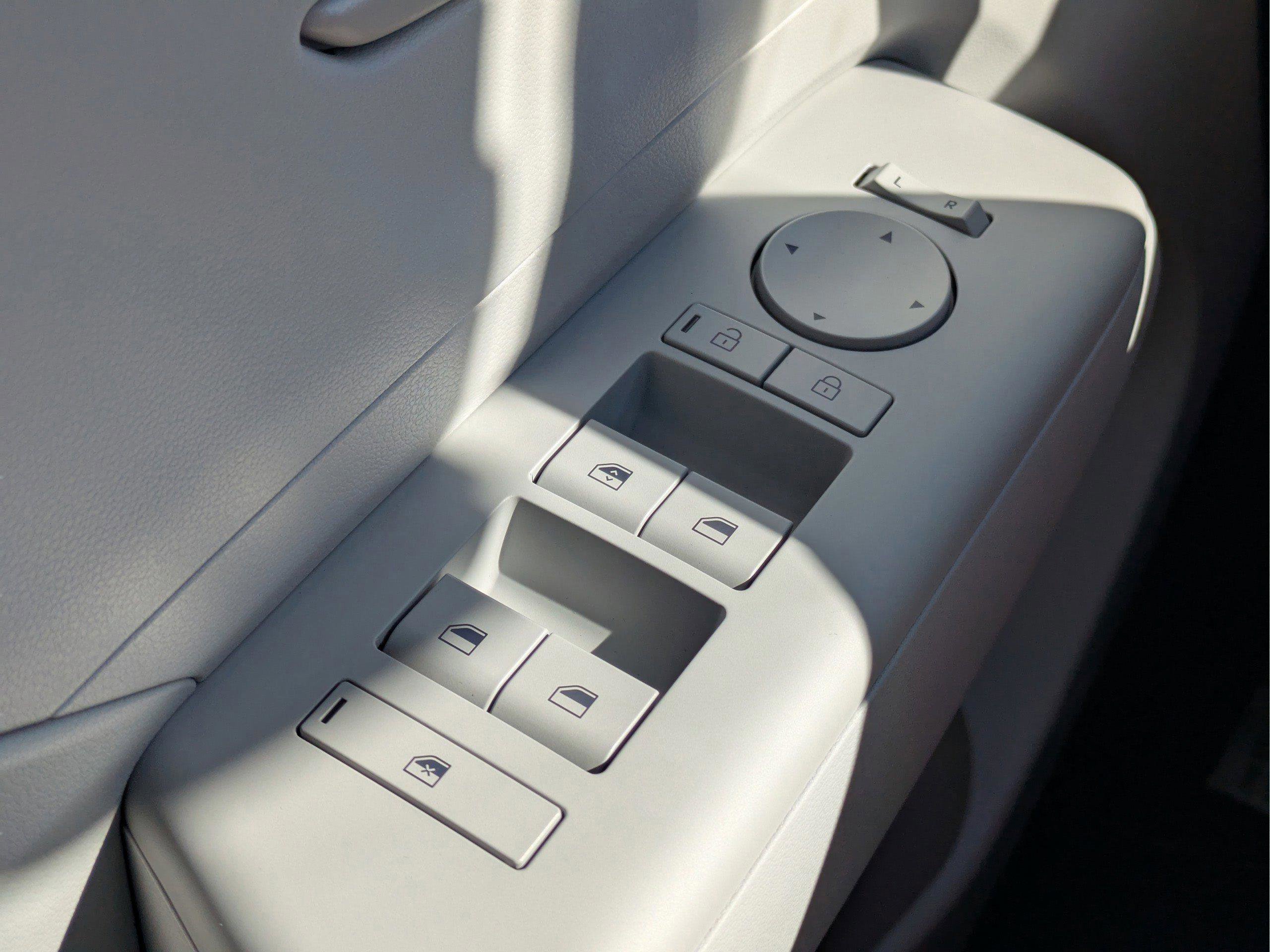 New 2026 Hyundai Kona SE image 21