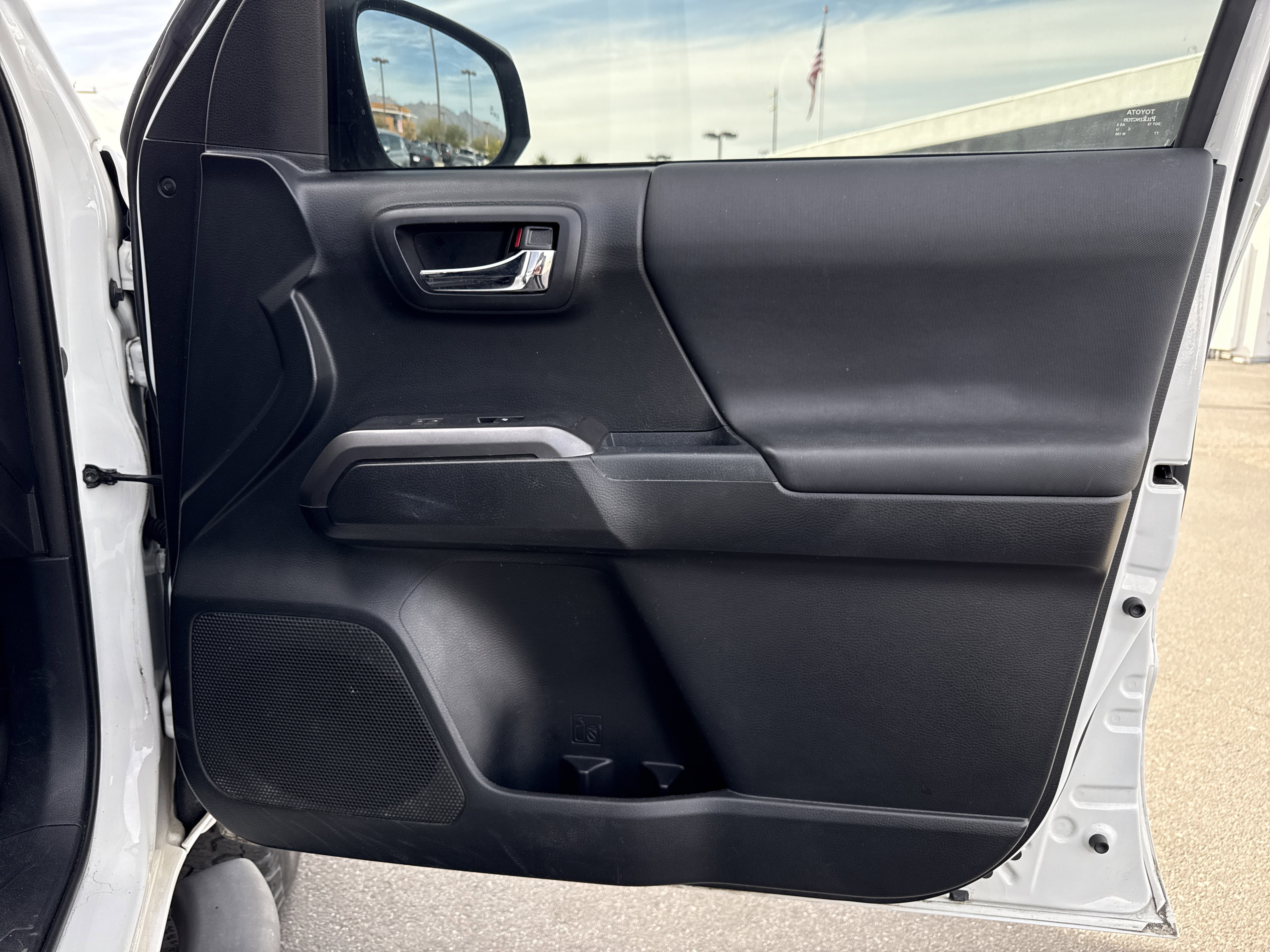 Used 2017 Toyota Tacoma TRD Sport w/ Premium & Technology Package image 32