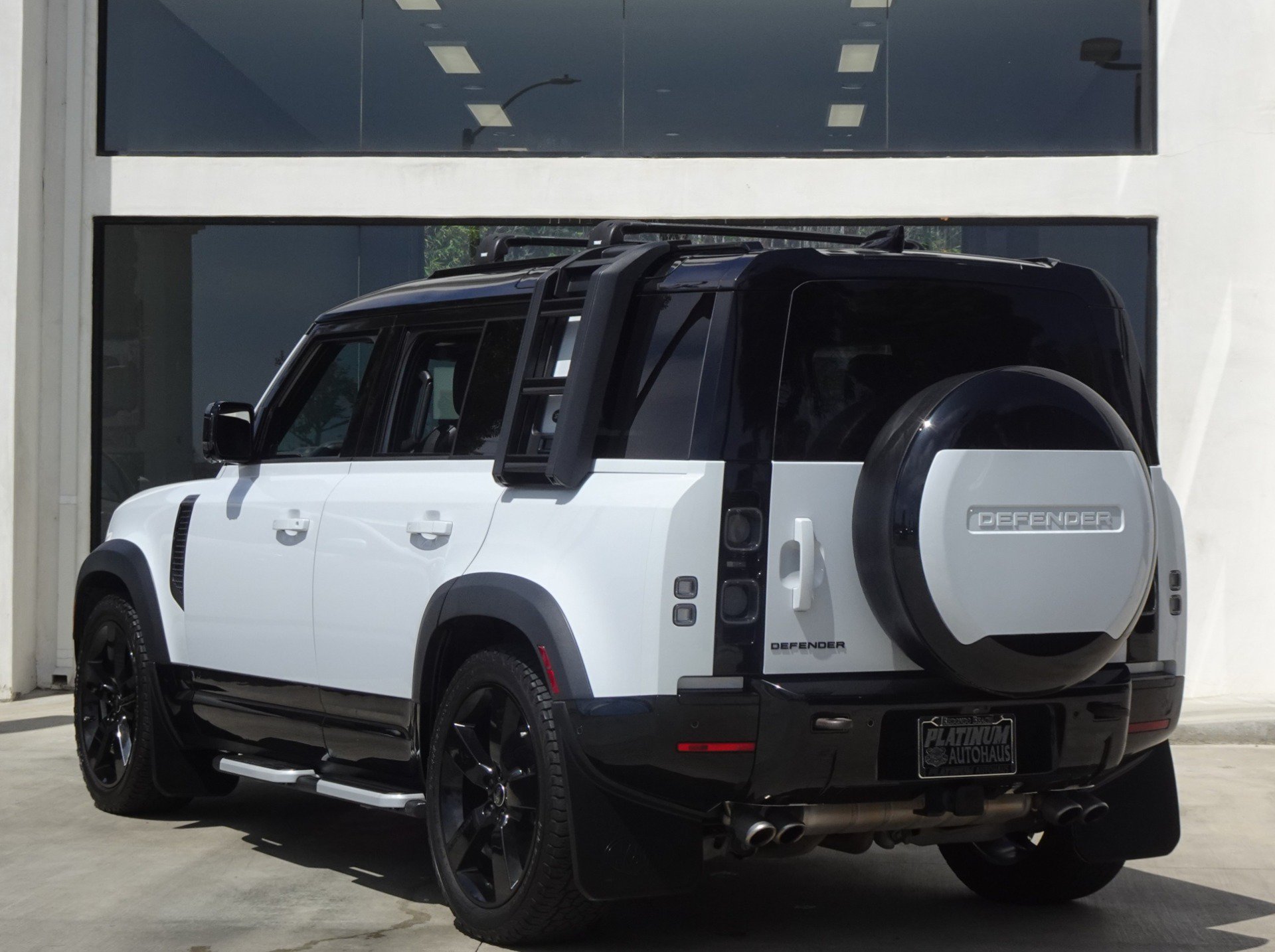Used 2023 Land Rover Defender 110 AWD/4WD image 4