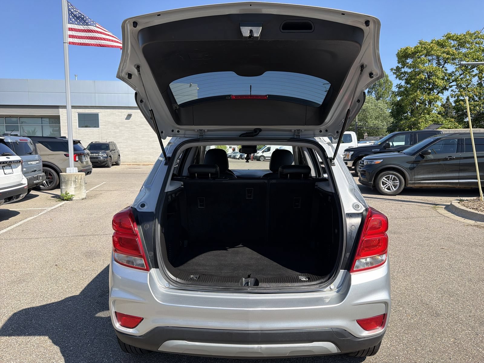 Used 2018 Chevrolet Trax LT w/ LT Convenience Package AWD/4WD image 34