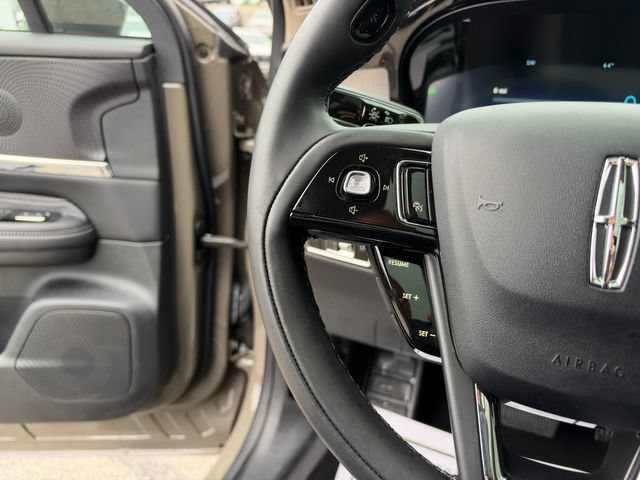 Used 2025 Lincoln Corsair Grand Touring w/ Jet Appearance Package AWD/4WD image 39