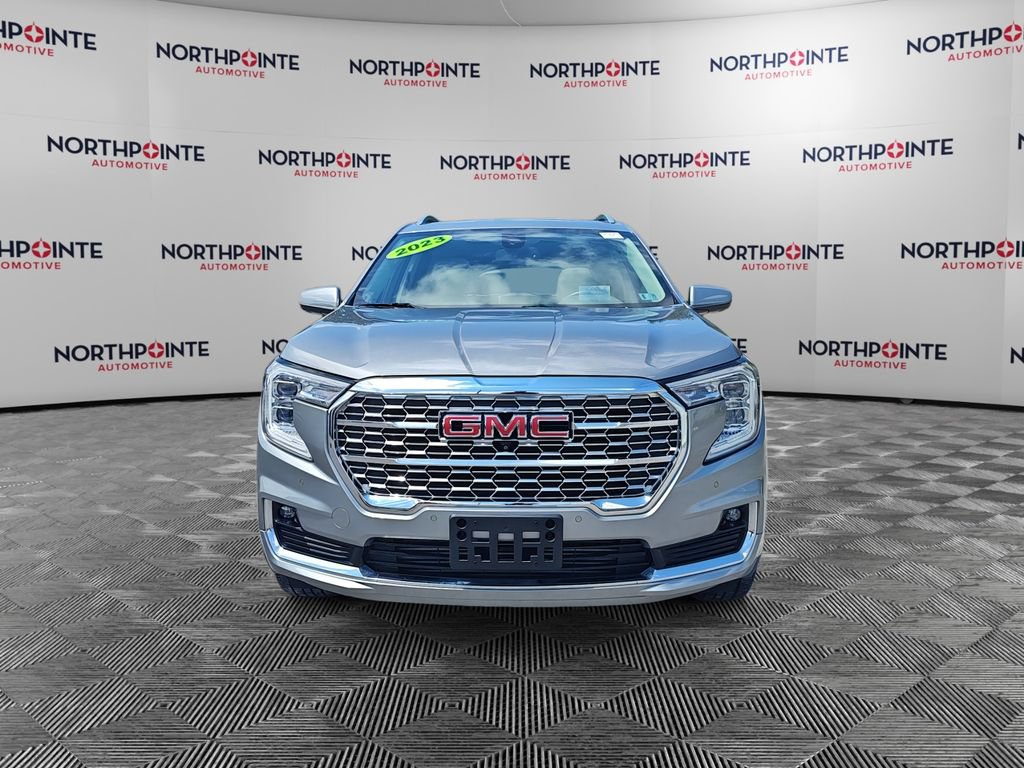 Used 2023 GMC Terrain Denali w/ Denali Premium Package AWD/4WD image 8