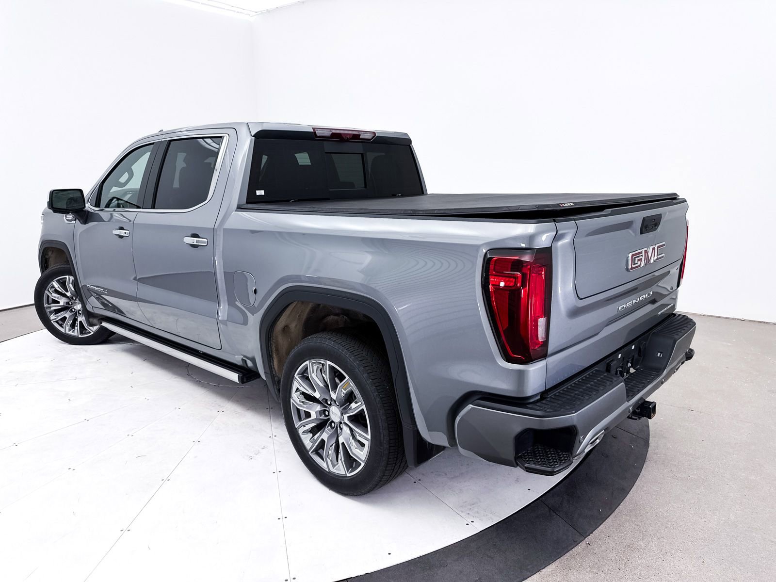 Used 2025 GMC Sierra 1500 Denali image 2