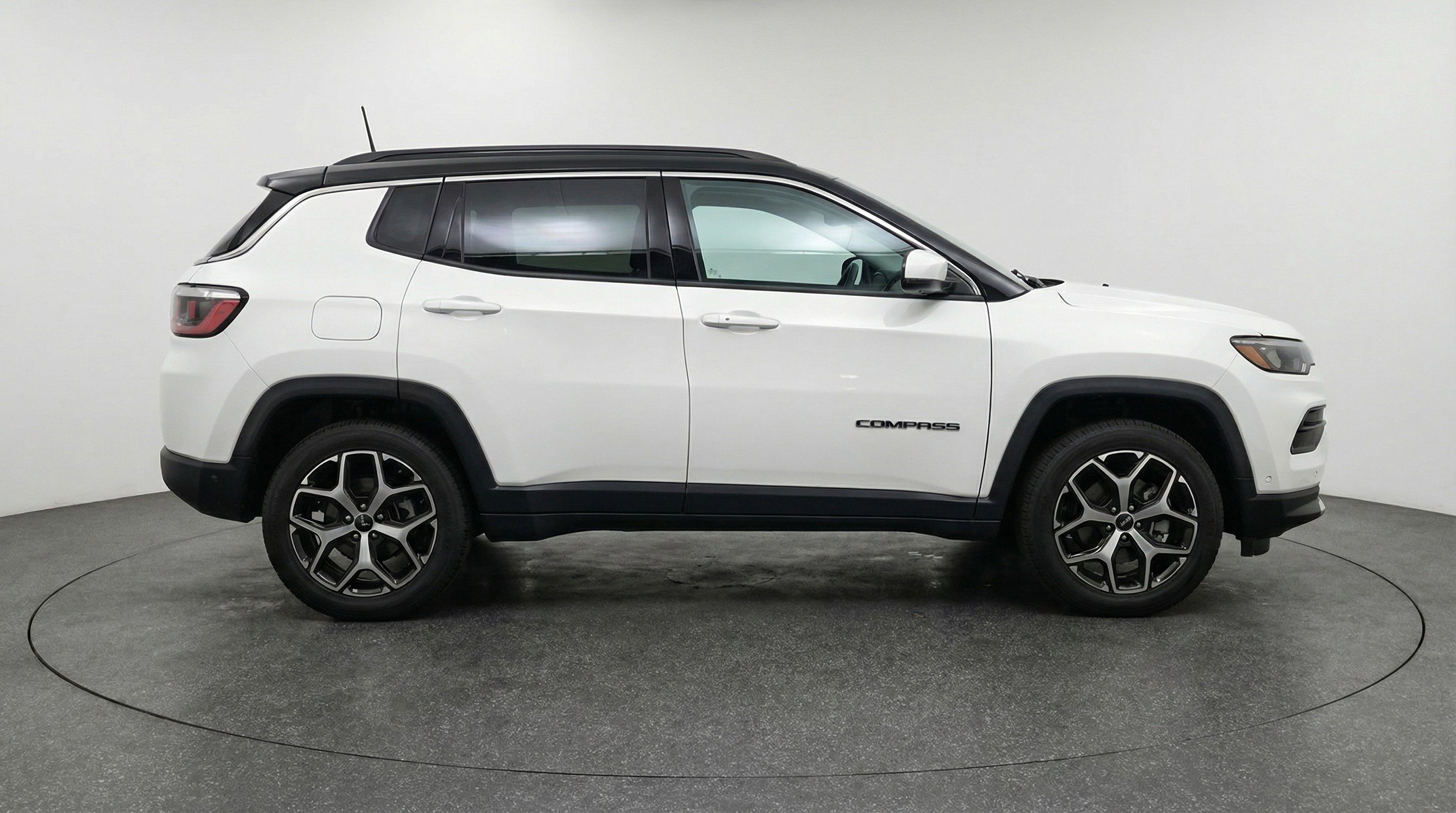 Used 2025 Jeep Compass Limited AWD/4WD image 11