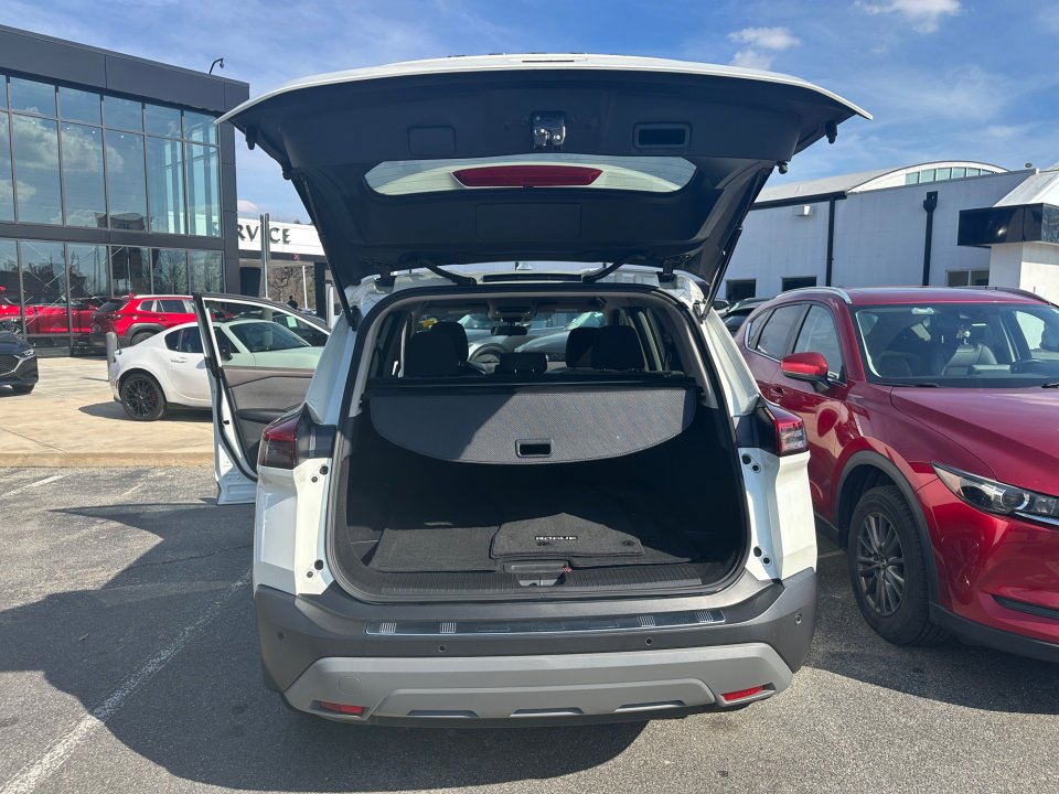 Used 2023 Nissan Rogue SV image 18