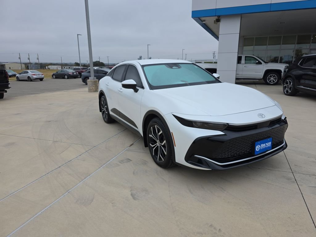 Used 2023 Toyota Crown XLE image 3