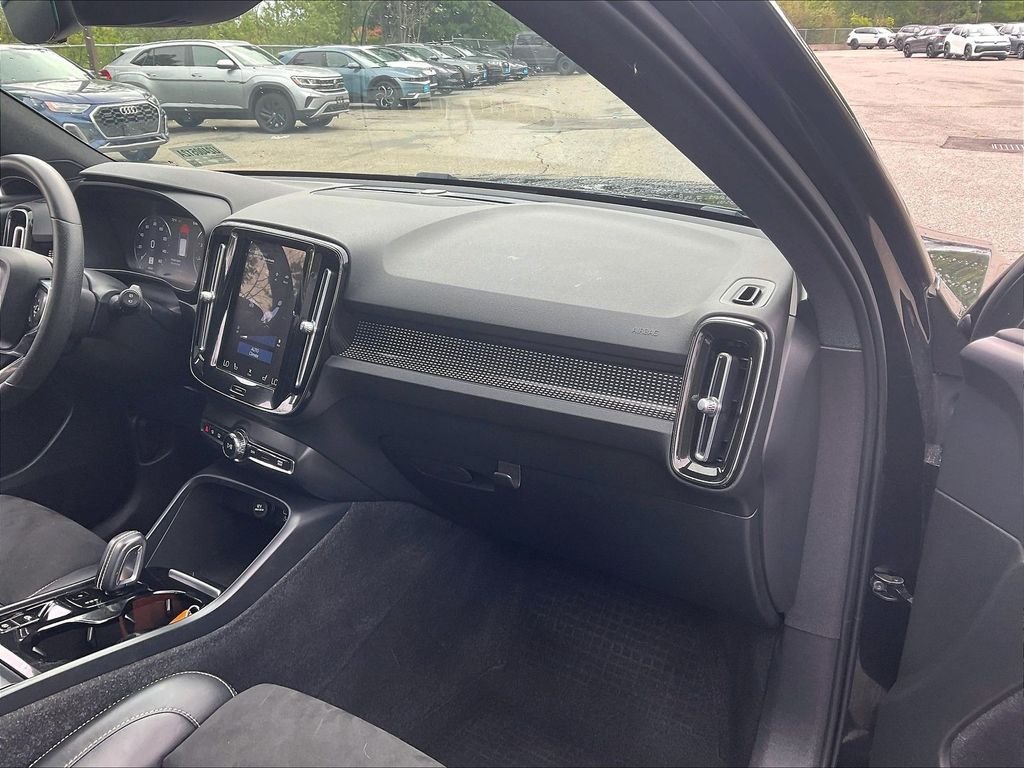 Used 2021 Volvo XC40 T5 R-Design w/ Climate Package AWD/4WD image 13