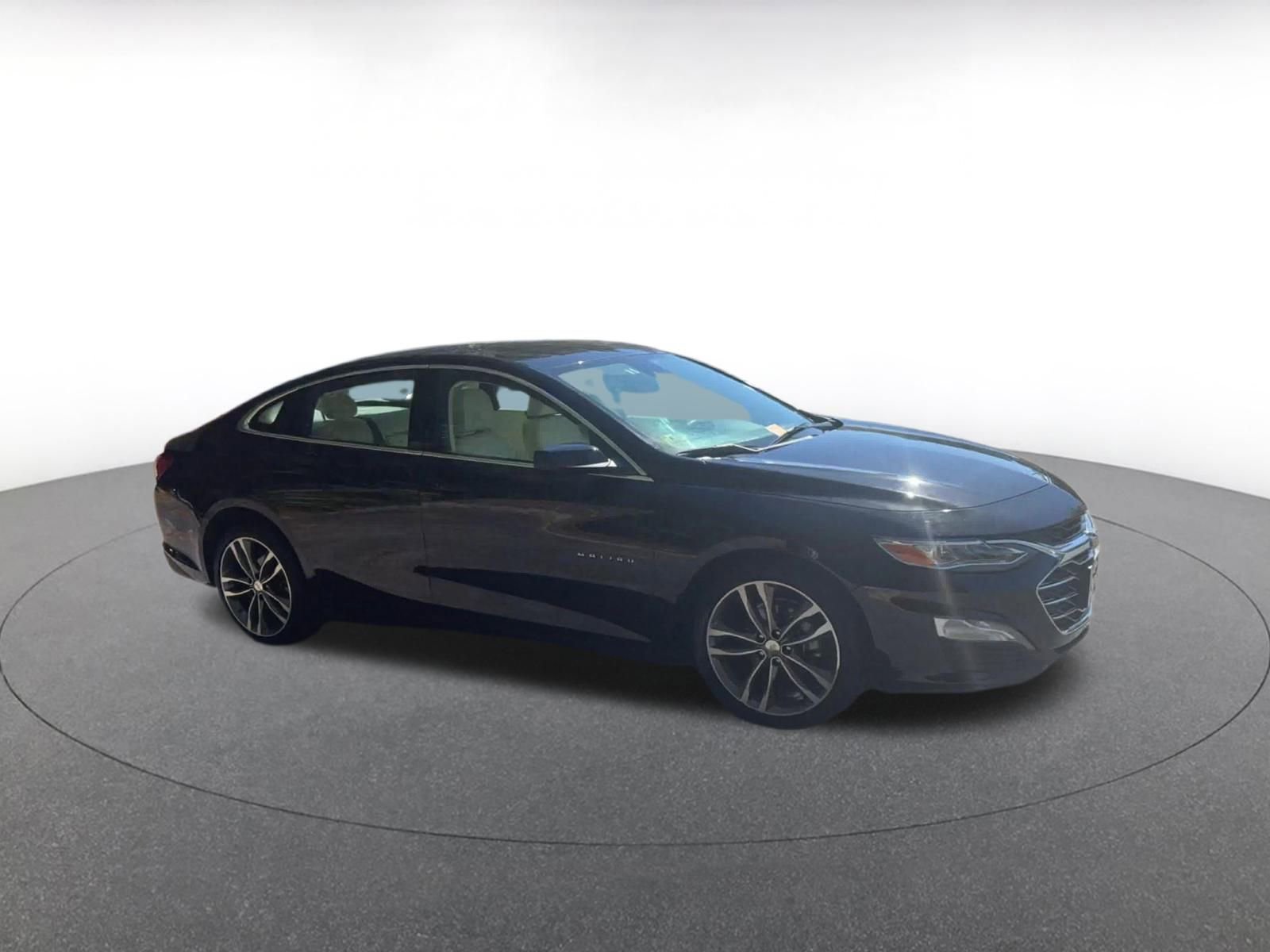 Used 2024 Chevrolet Malibu LT image 2
