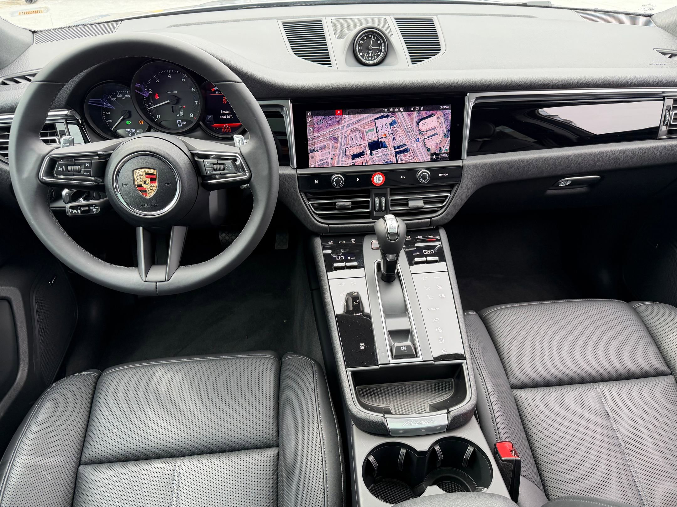 Certified 2026 Porsche Macan image 24