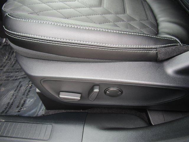 New 2024 Ford Escape SE w/ PHEV Premium Package image 31