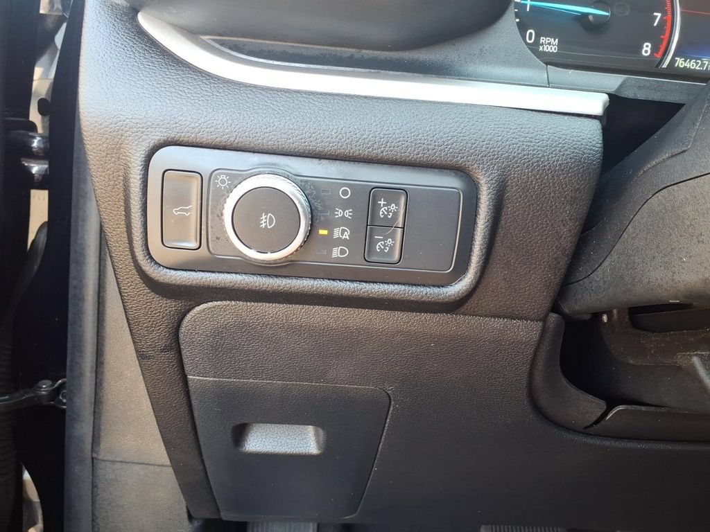 Used 2022 Ford Explorer XLT w/ Equipment Group 202A AWD/4WD image 12