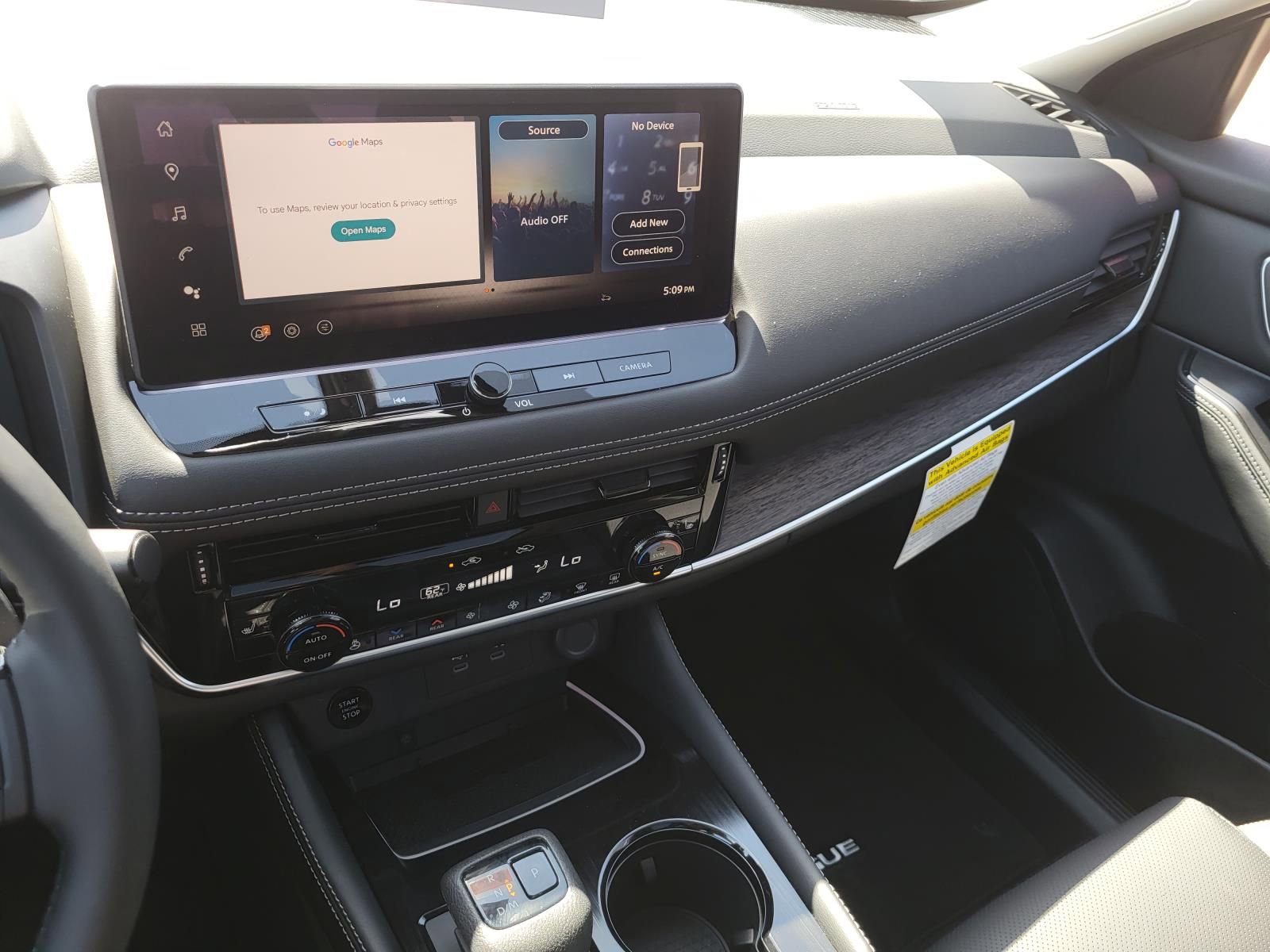 New 2026 Nissan Rogue Platinum image 3