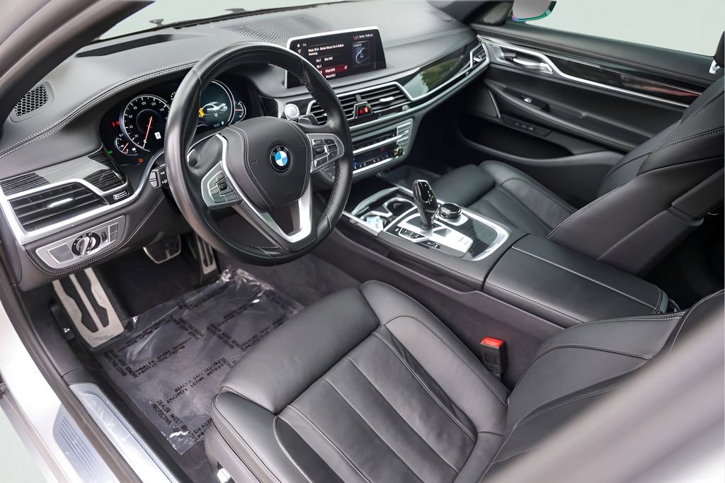 Used 2019 BMW 740i w/ Executive Package RWD image 11