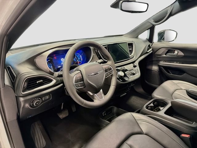 Used 2026 Chrysler Pacifica Select FWD image 8
