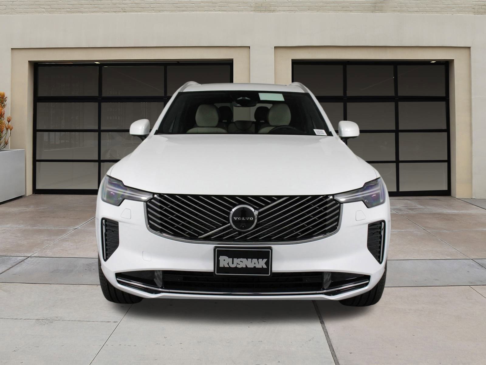 New 2026 Volvo XC90 B6 Plus w/ Protection Package image 2