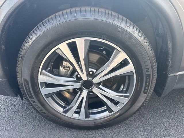 Used 2019 Nissan Rogue SV w/ Premium Package image 9