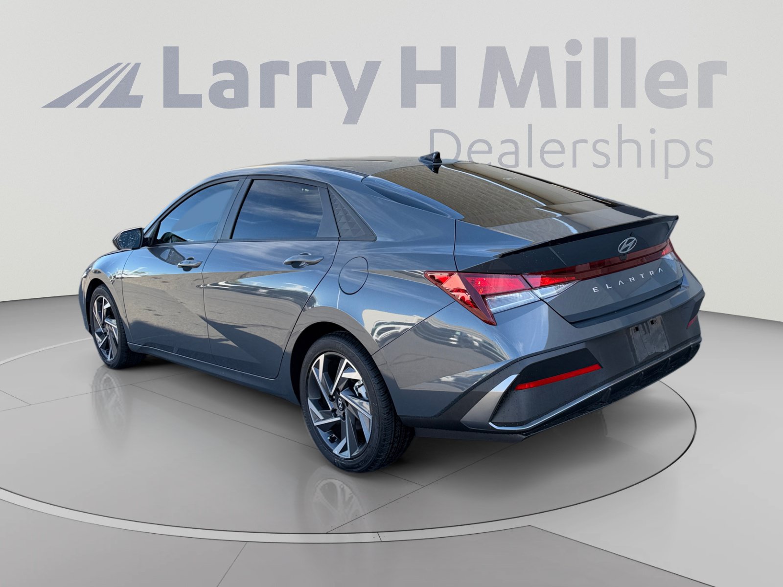 Certified 2025 Hyundai Elantra Sport FWD image 3