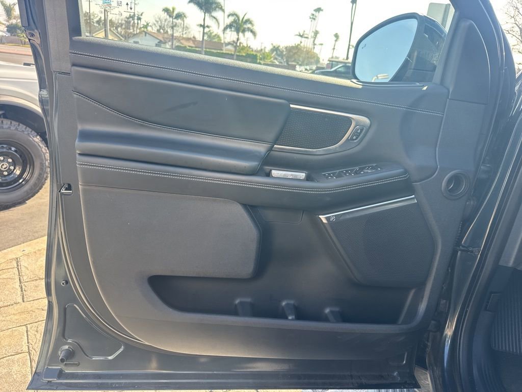 Used 2025 Ford Expedition Platinum w/ Stealth Performance Package image 20