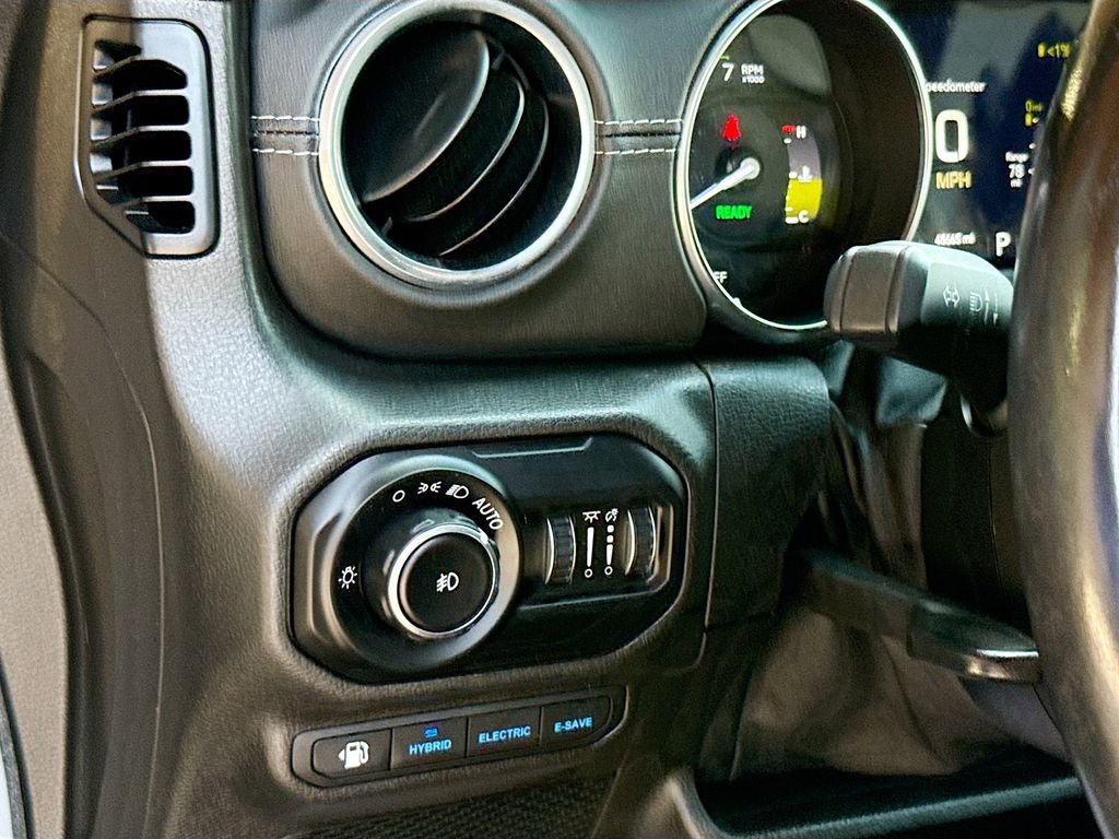 Used 2021 Jeep Wrangler Unlimited Sahara w/ Cold Weather Group image 11