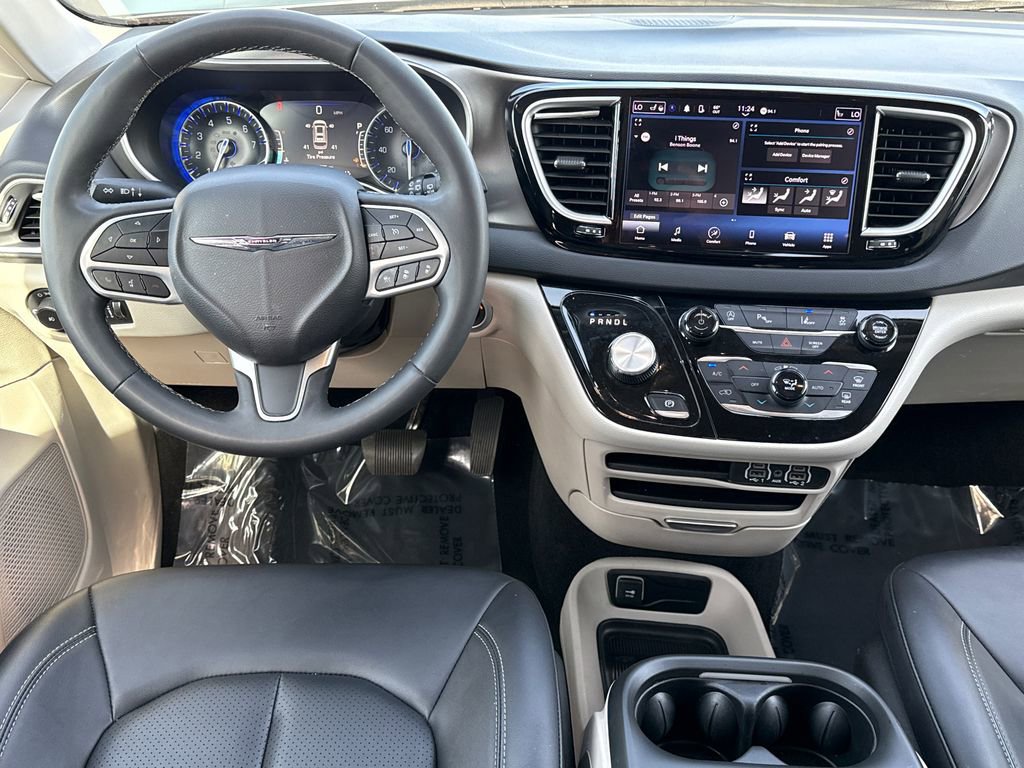 Used 2024 Chrysler Pacifica Touring-L FWD image 19