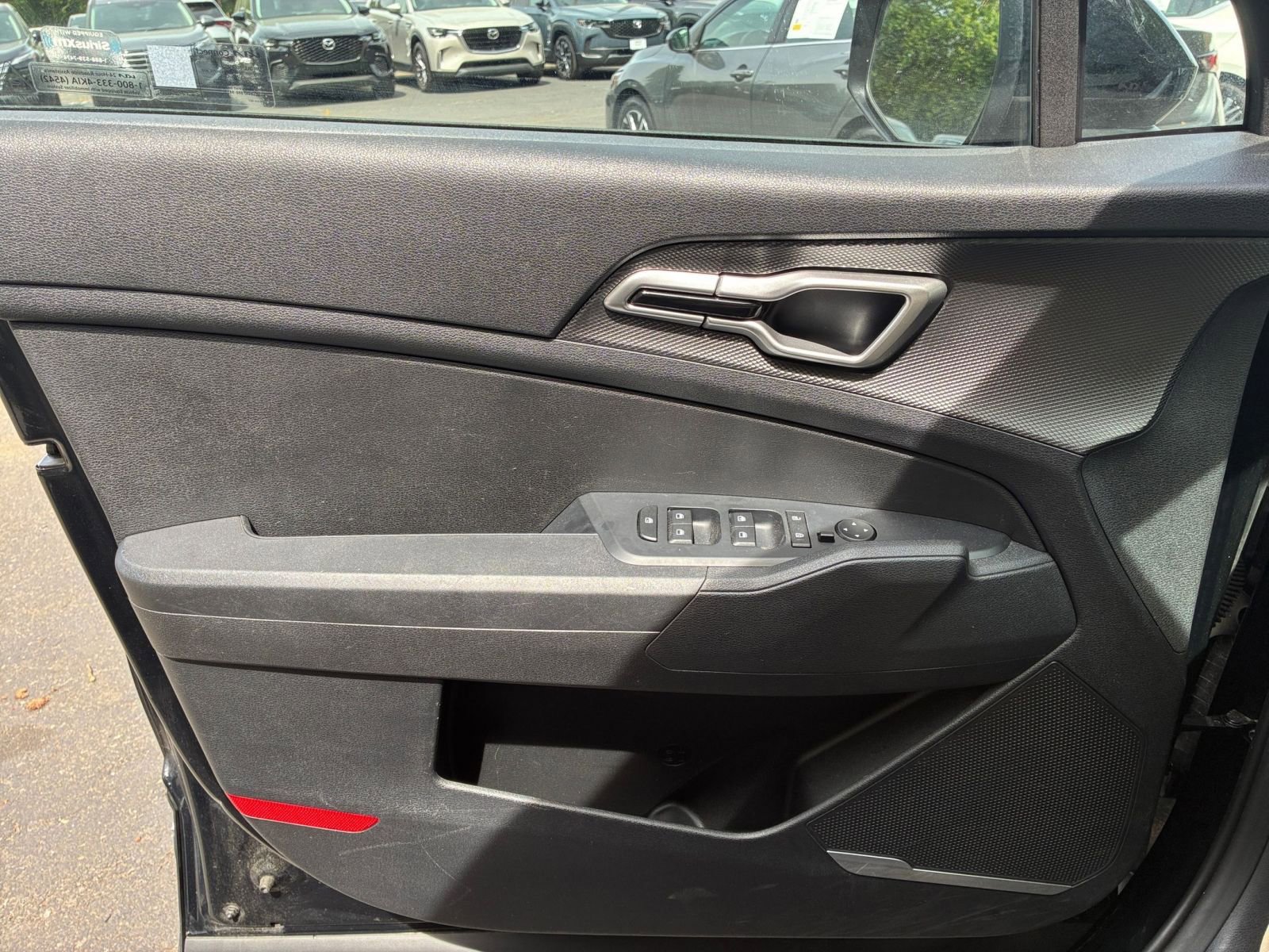 Used 2025 Kia Sportage LX image 18