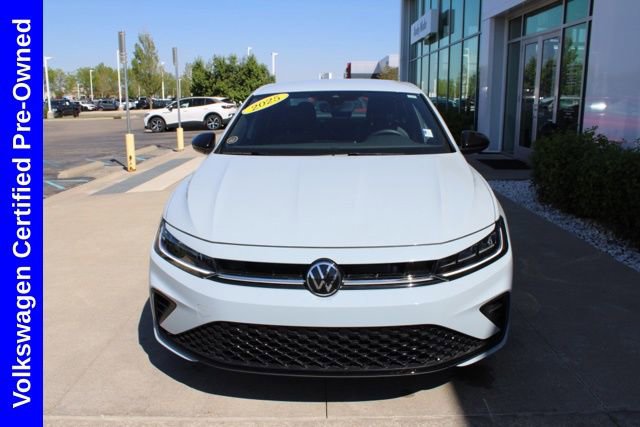 Used 2025 Volkswagen Jetta Sport image 2