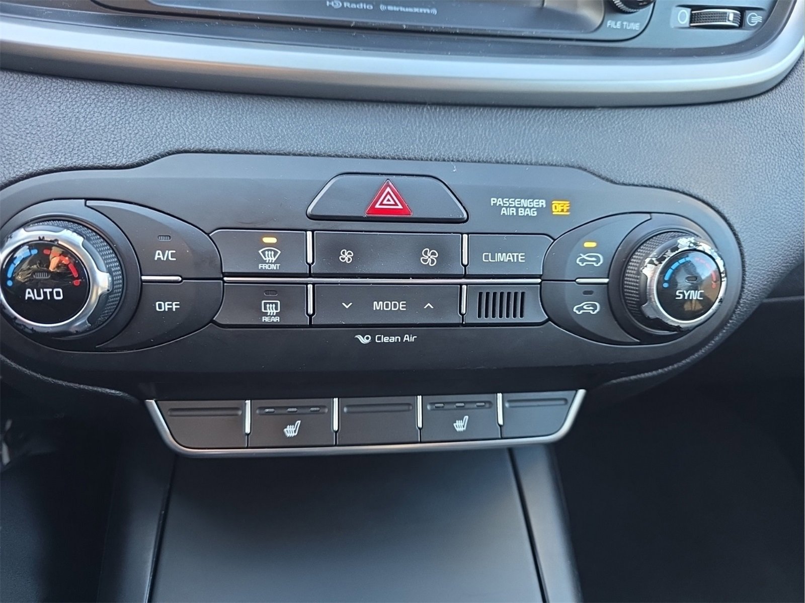 Used 2017 Kia Sorento LX w/ LX Convenience Package image 23