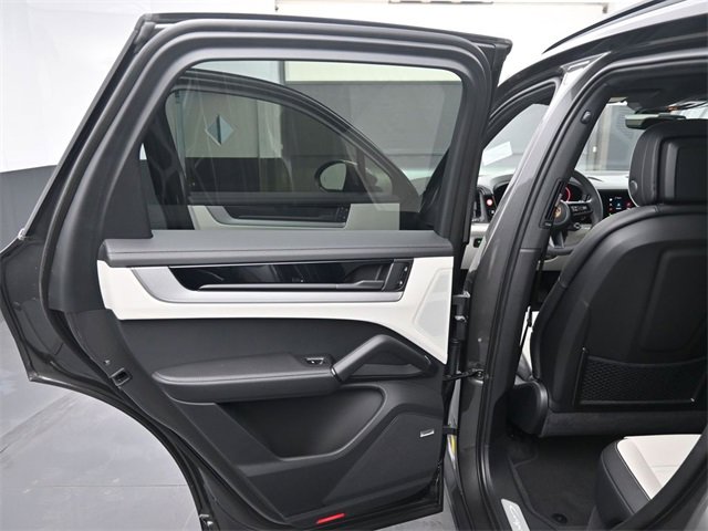 New 2025 Porsche Cayenne image 21