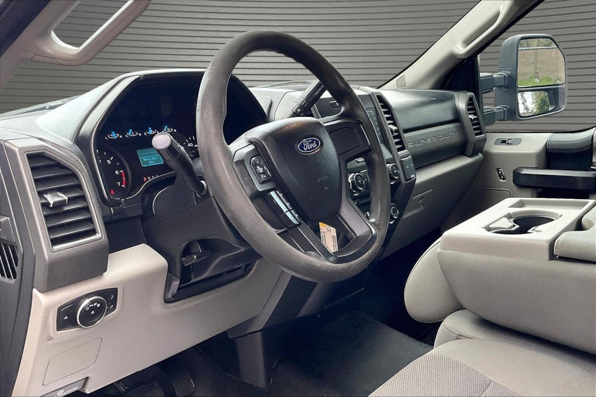 Used 2017 Ford F250 XL w/ Power Equipment Group AWD/4WD image 18