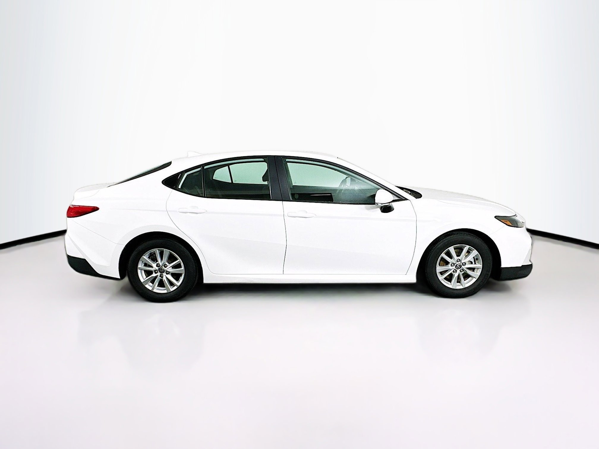 Used 2025 Toyota Camry LE image 10