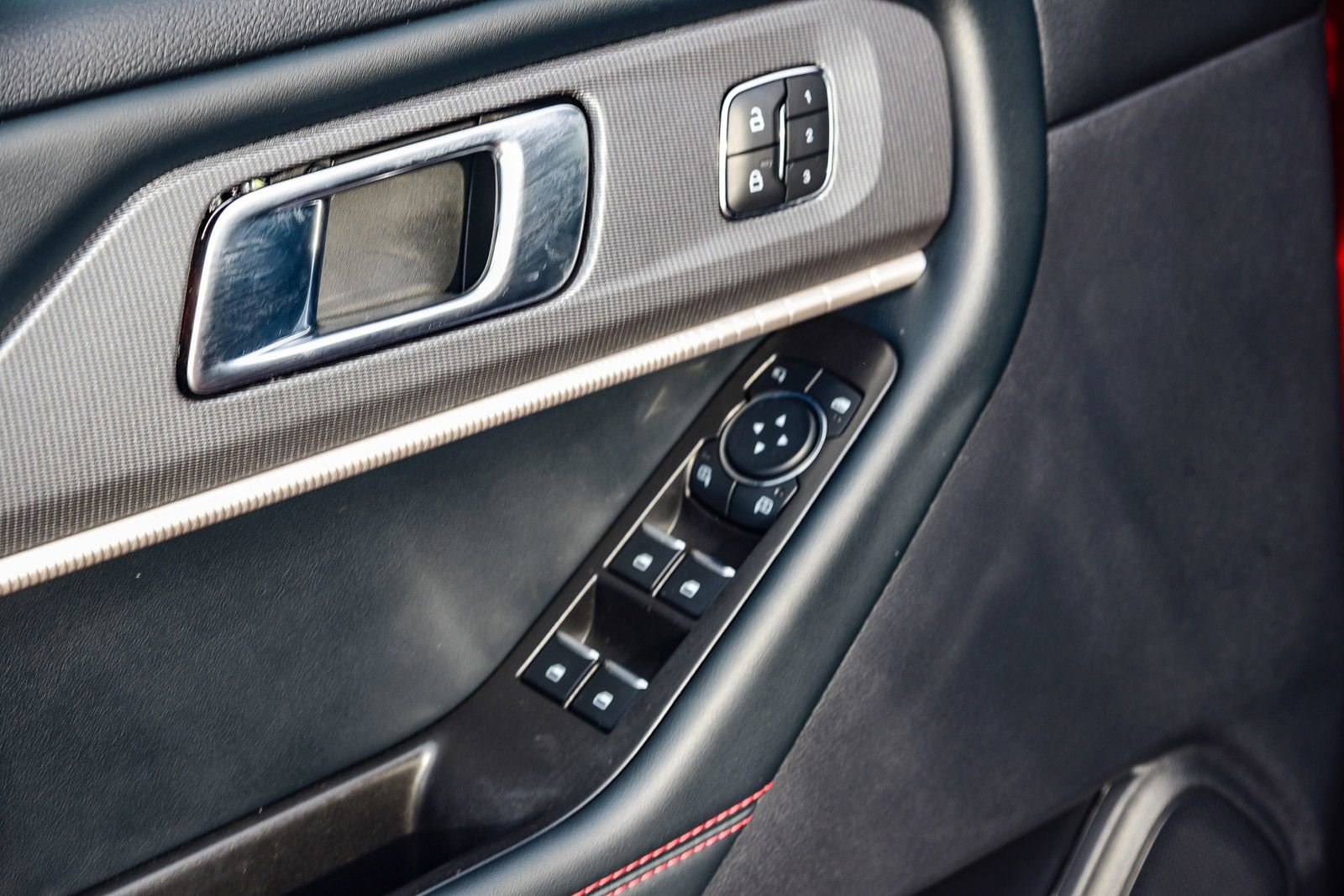 Used 2025 Ford Explorer ST-Line w/ Premium Package image 21