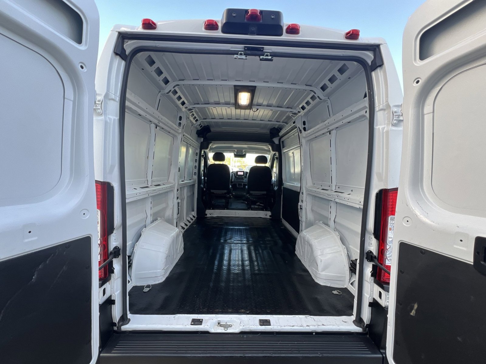 Used 2024 RAM ProMaster 2500 w/ Convenience Group FWD image 31