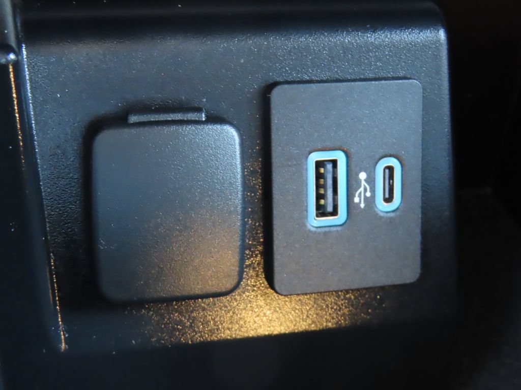 Used 2024 Ford Explorer XLT w/ Equipment Group 202A AWD/4WD image 10