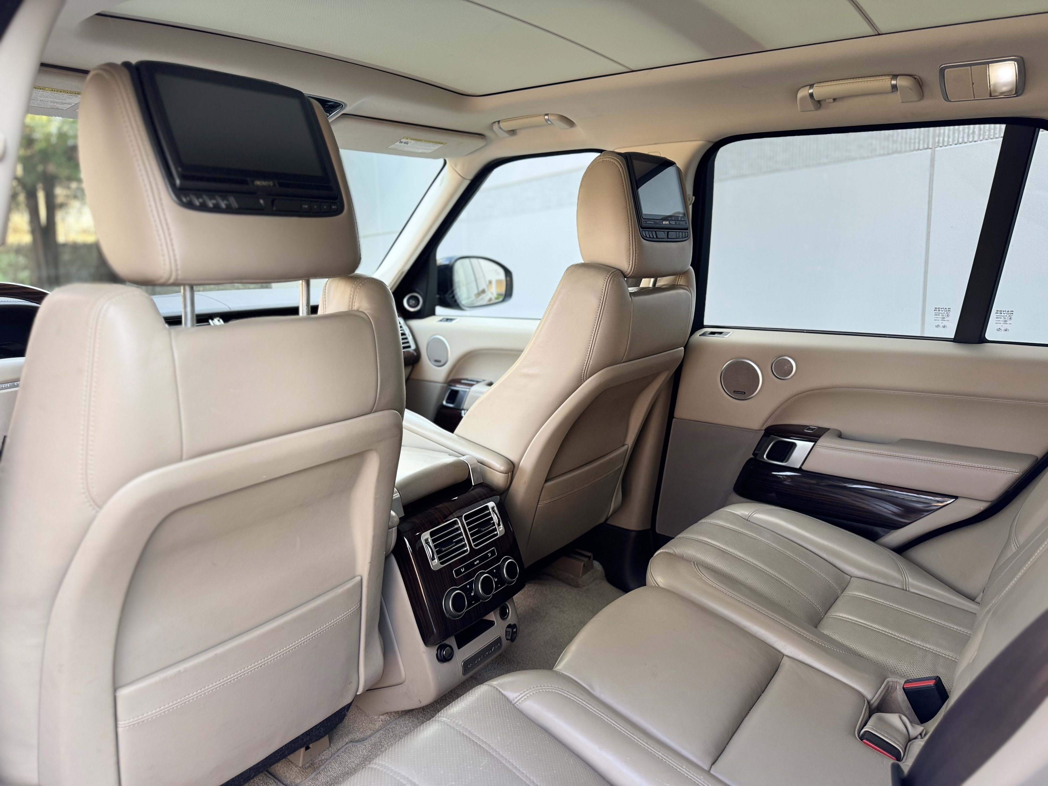 Used 2015 Land Rover Range Rover HSE image 24