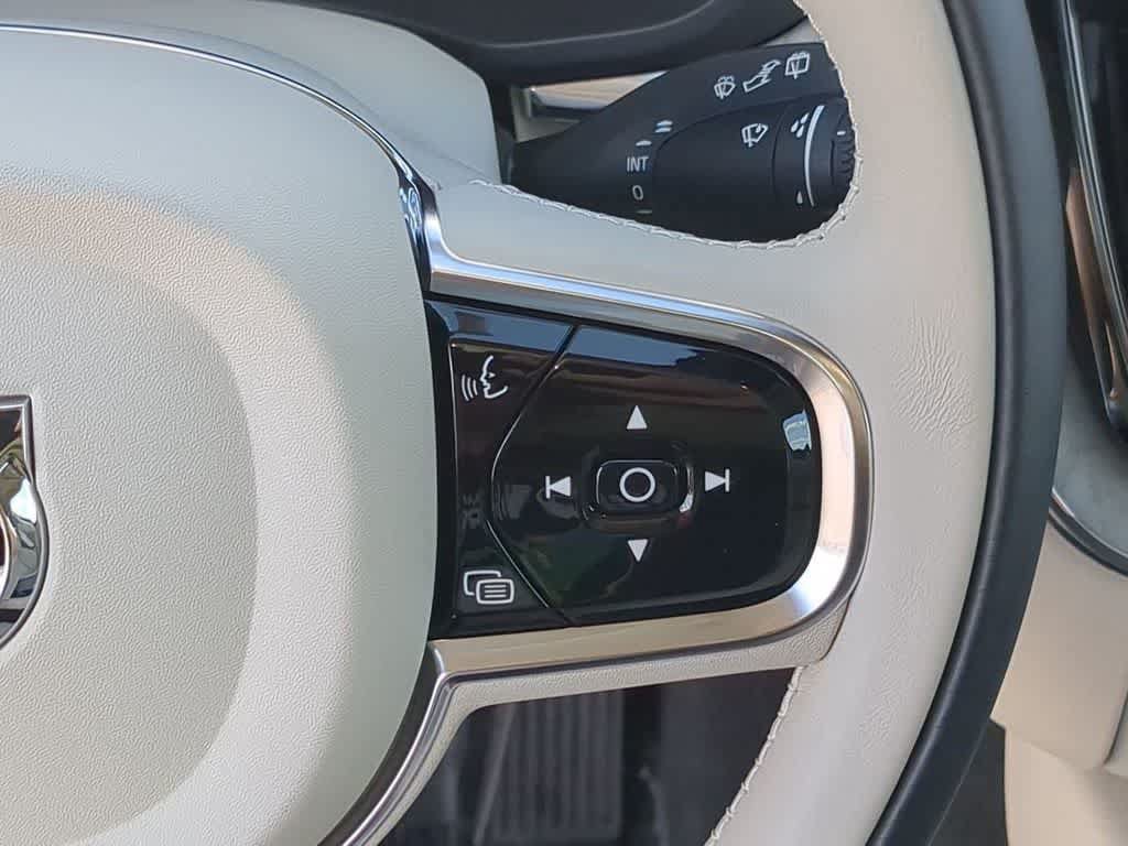 Certified 2024 Volvo XC60 B5 Plus AWD/4WD image 23