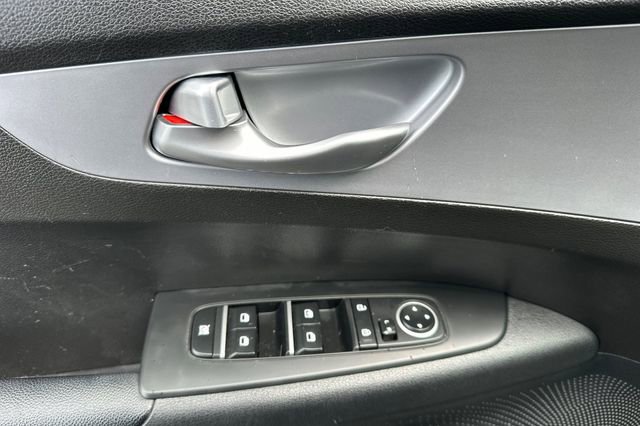 Used 2023 Kia Forte LXS image 11