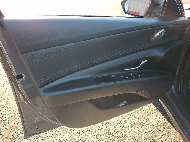 Used 2023 Hyundai Elantra SEL w/ Convenience Package FWD image 12
