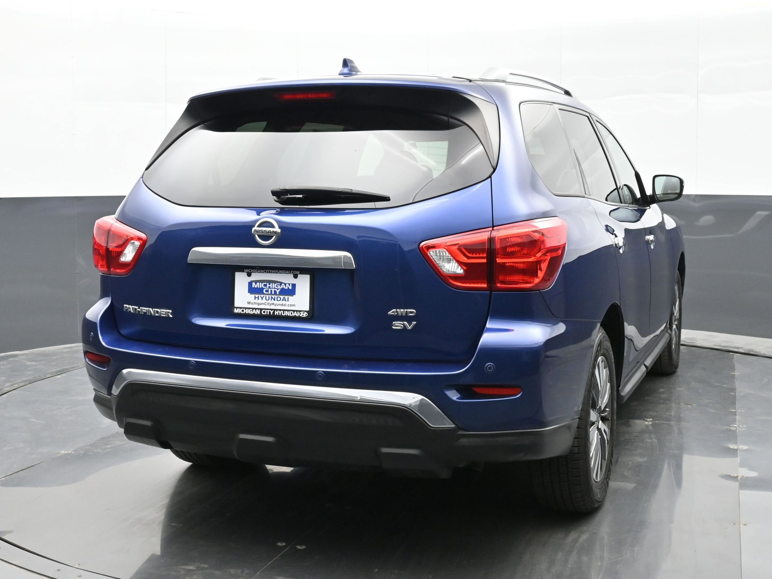 Used 2020 Nissan Pathfinder SV image 4