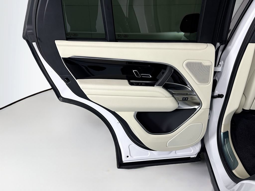 New 2026 Land Rover Range Rover SE image 28