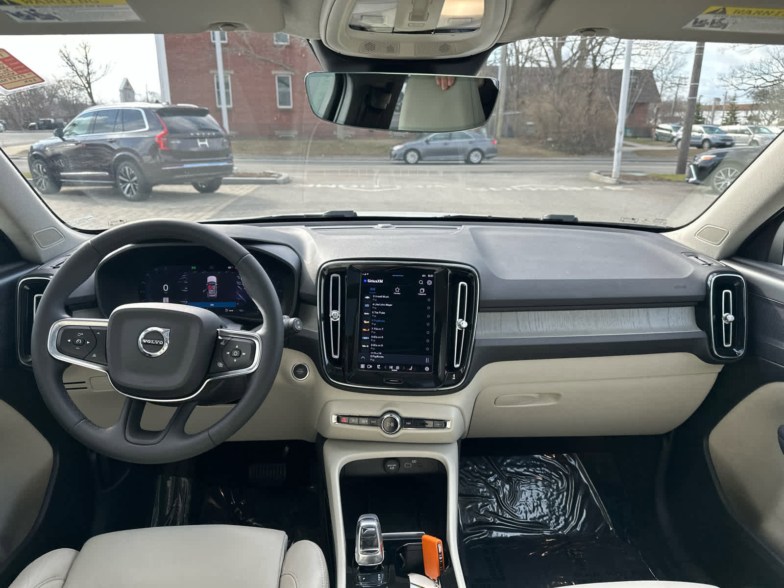 Used 2023 Volvo XC40 B5 Plus w/ Protection Package Premier image 27