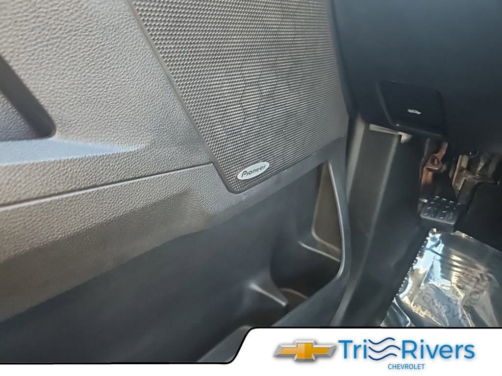 Used 2017 Chevrolet Equinox Premier w/ Enhanced Convenience Package AWD/4WD image 16