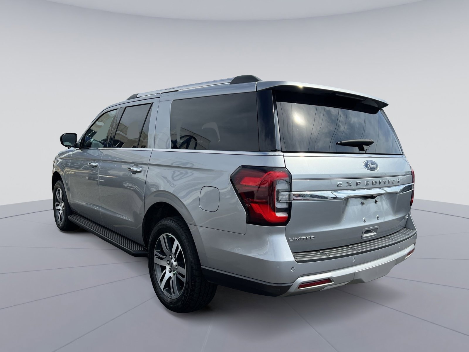 Used 2024 Ford Expedition Max Limited image 3
