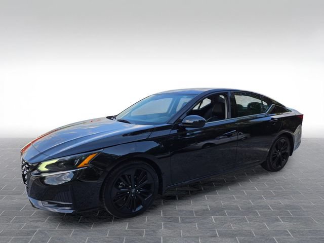 Used 2023 Nissan Altima 2.5 SR w/ SR Premium Package FWD image 3