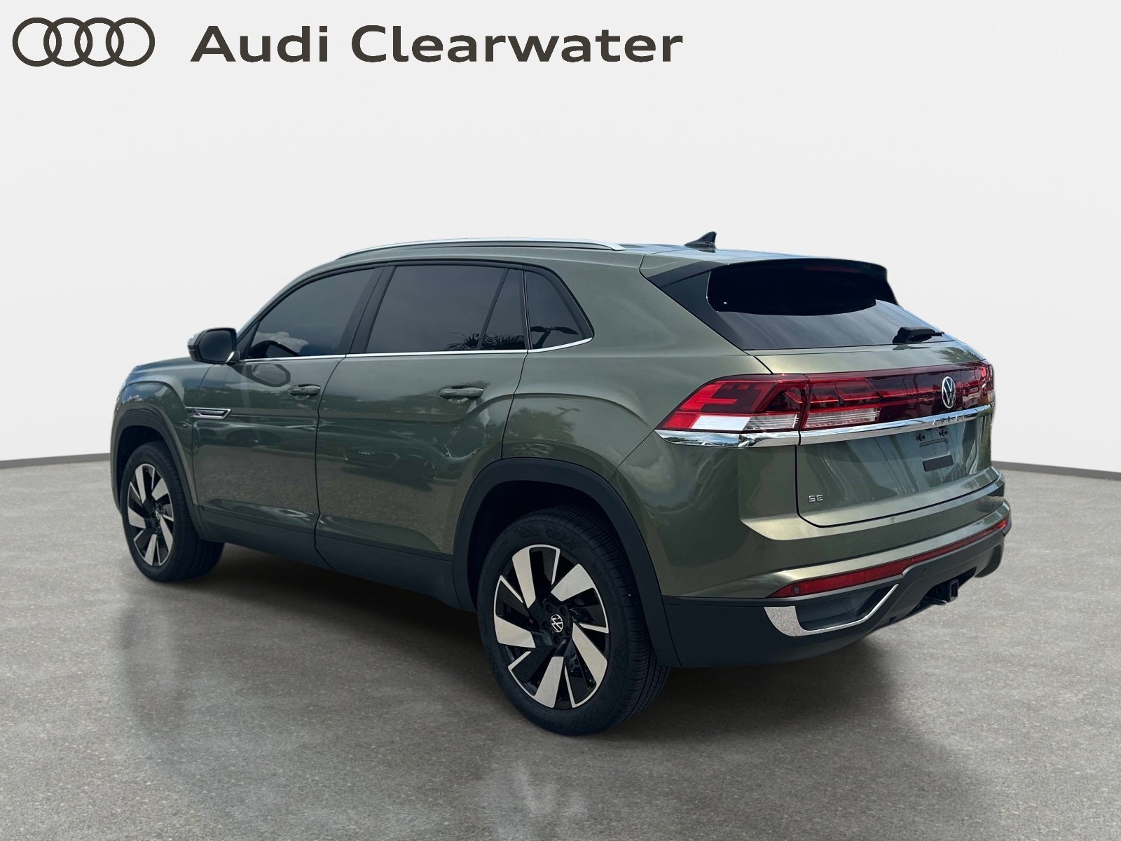 Used 2025 Volkswagen Atlas Cross Sport SE FWD image 2