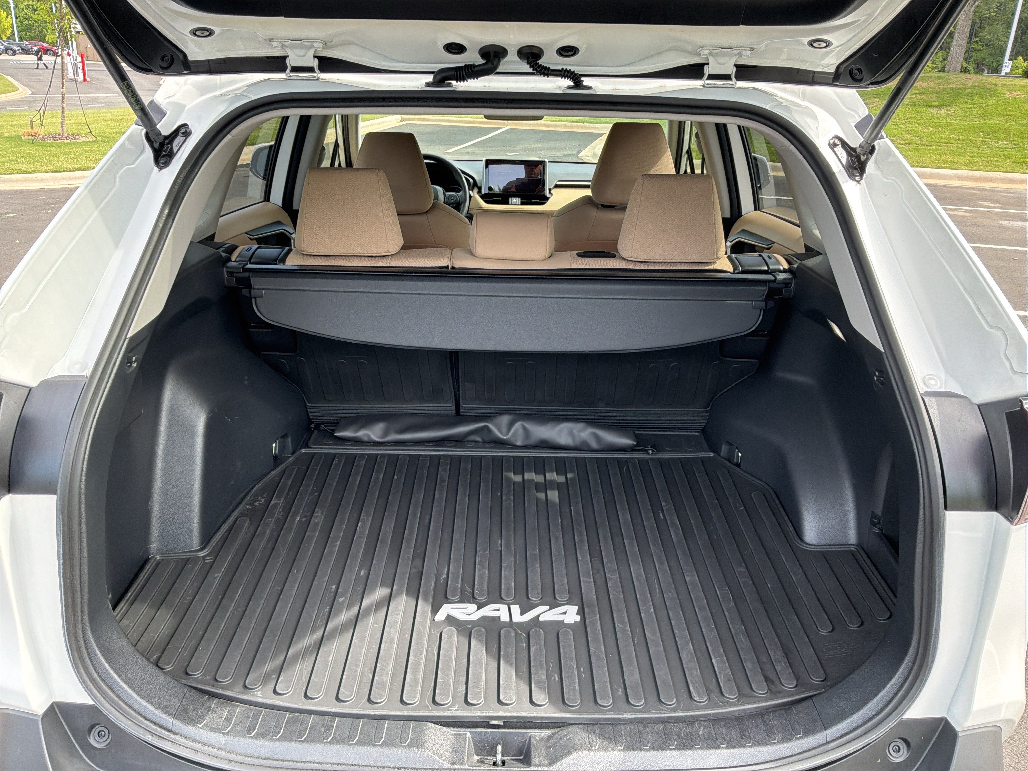 Used 2025 Toyota RAV4 XLE AWD/4WD image 31