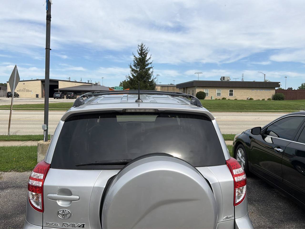 Used 2011 Toyota RAV4 4WD w/ Base L4 Extra Value Pkg image 3