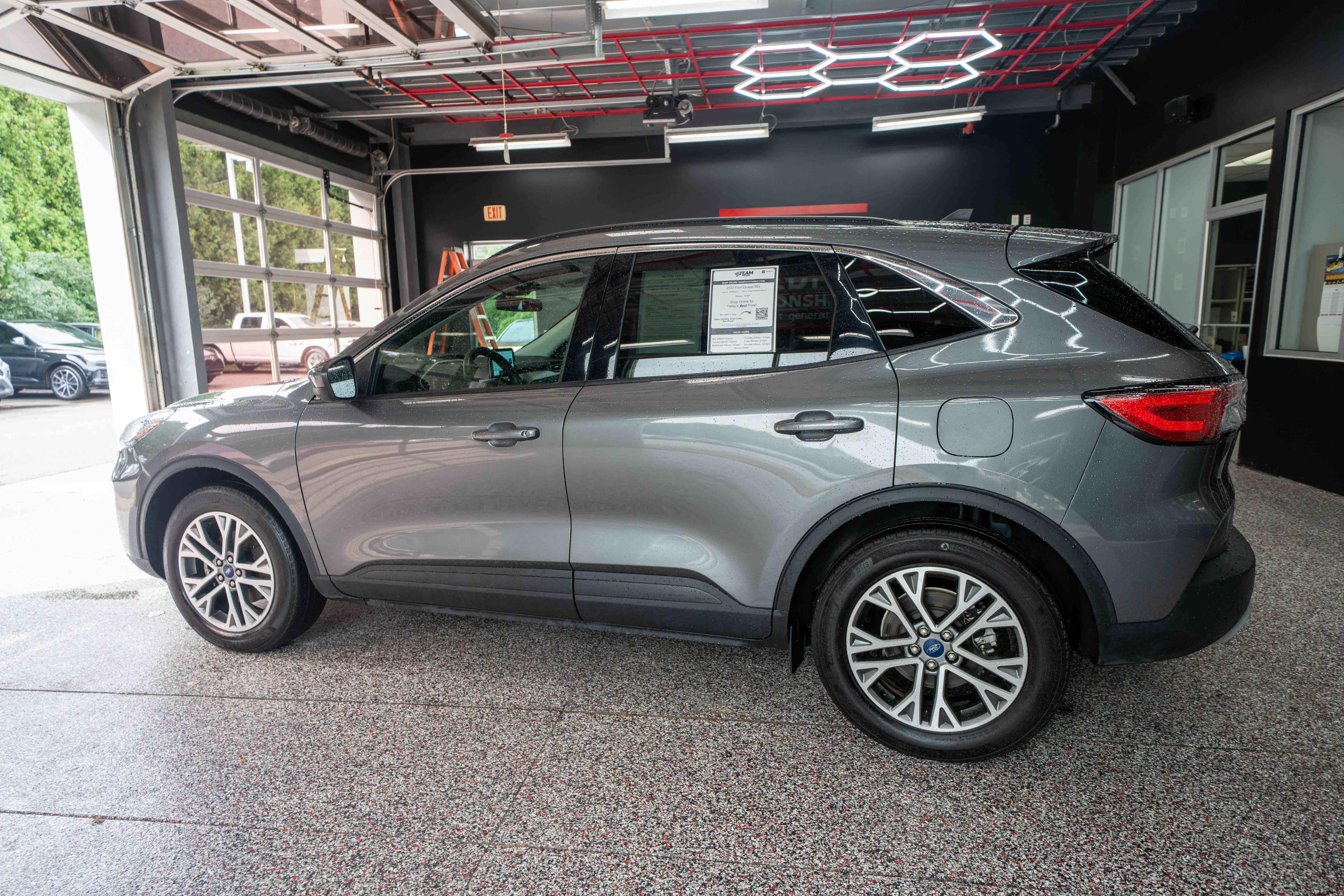 Used 2022 Ford Escape SEL AWD/4WD image 2