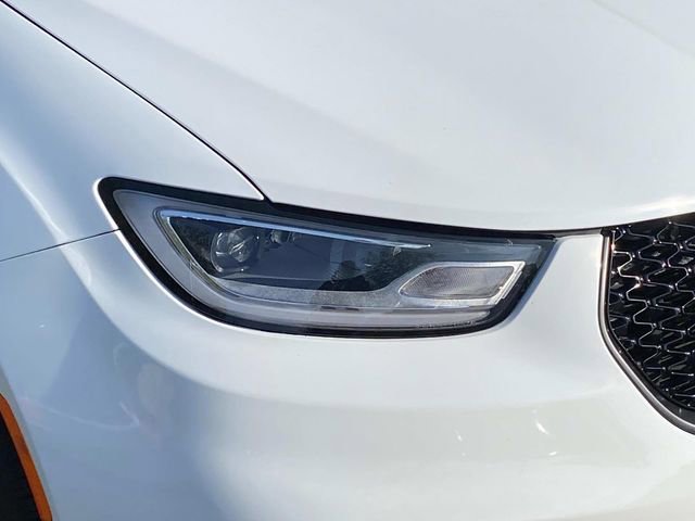 Used 2023 Chrysler Pacifica Touring-L w/ S Appearance Package image 4