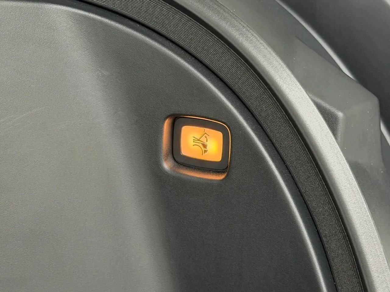 Used 2025 Tesla Cybertruck 2WD Crew Cab image 46